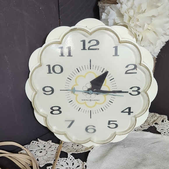 General Electric Other - GE Vintage Cream Wall Clock